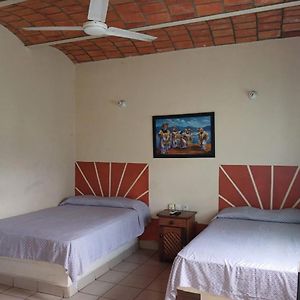 Habitación con 2 Camas Individuales